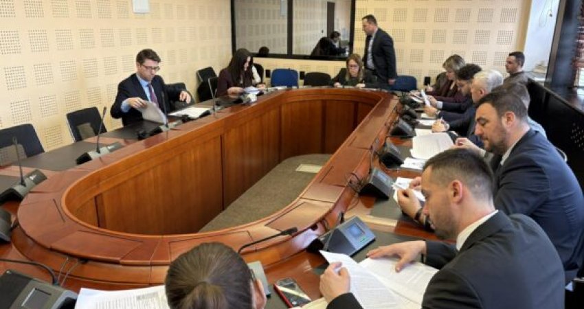 Nis mbledhja e Komisionit për Integrime ku do të shqyrtohet Projektligji për Planin e Rritjes, Murati prezent