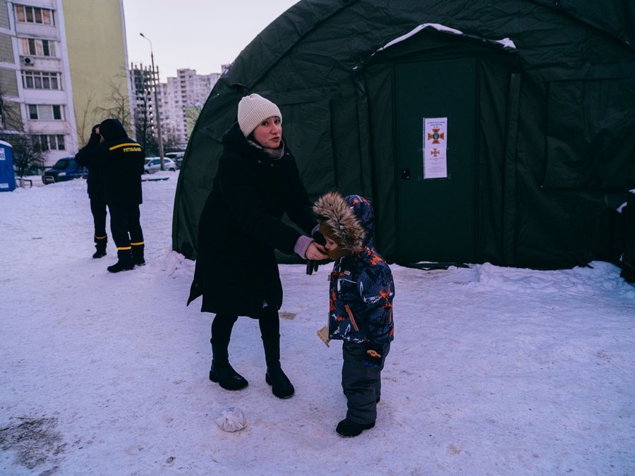 Dimri i ashpër thellon krizën humanitare në Kiev, ndërsa Rusia ndërpret energjinë