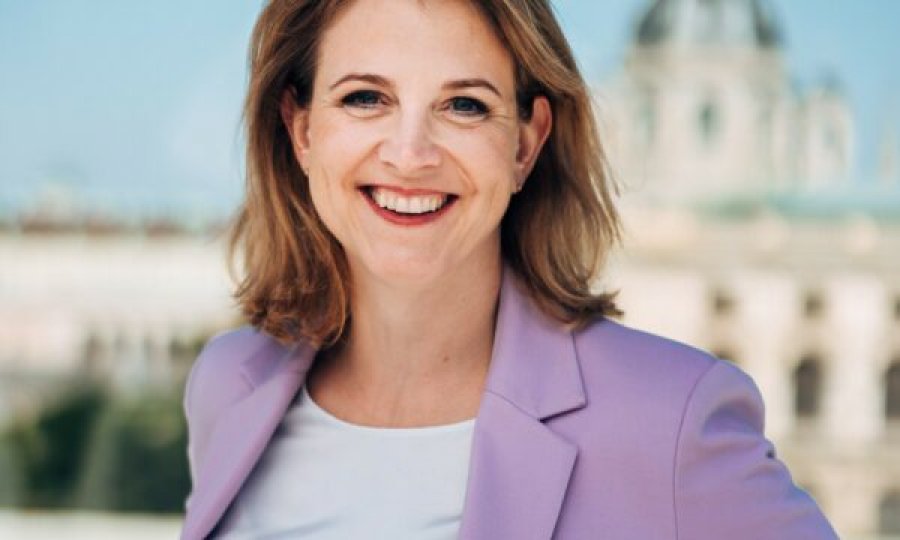Kryediplomatja austriake uron Kosovën për formimin e Qeverisë : Tani Kosova mund të ecë përpara me reforma