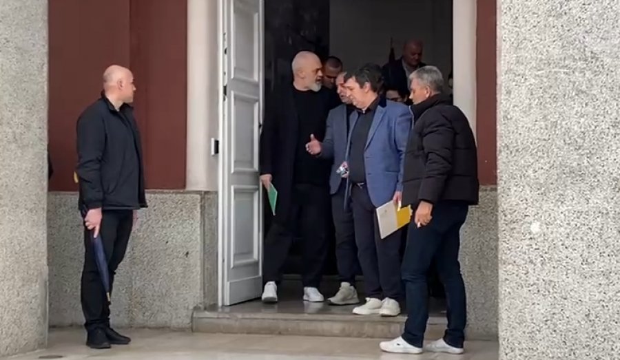 Syri zbardh debatin me dyer të mbyllura/ Rama: Projekti do bëhet - Banorët: Pse do të na përzësh?