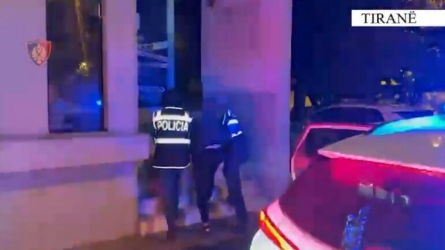 Plagosja e studentes në një hotel në Sauk/ Arrestohen 2 persona, 3 të tjerë në kërkim 