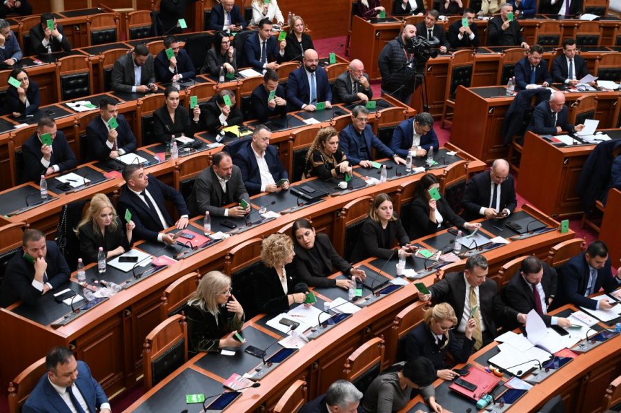 PS po cënon standardet! Nismat ligjore të opozitës rrëzohen ose futen në kalendat greke të Kuvendit 