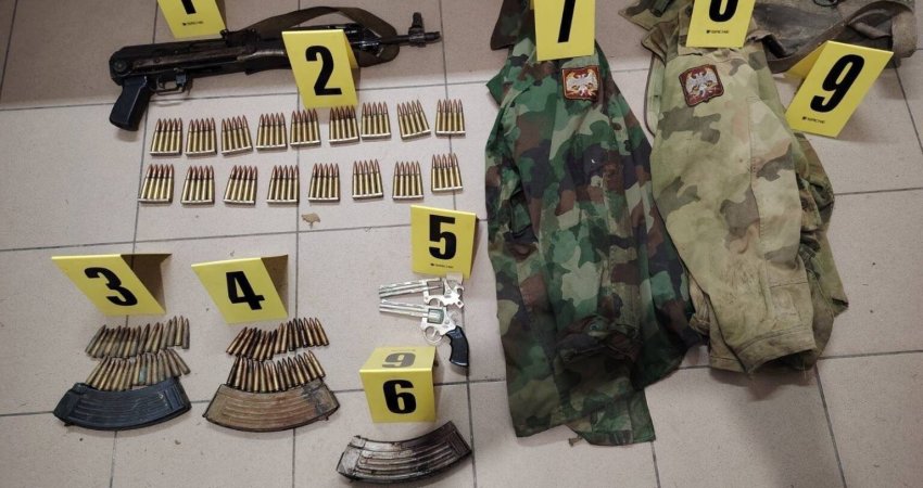 Policia gjen armë, municion, granata dore dhe mjete të tjera ilegale në tri raste të ndara në veri
