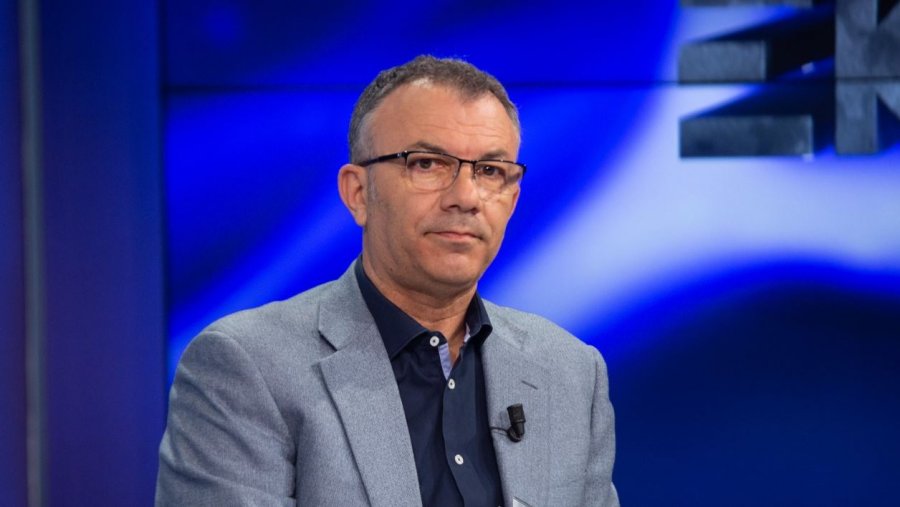 Cara: Rama sillet si sundimtar, duke përdorur asetet publike dhe mediat për të kontrolluar shoqërinë