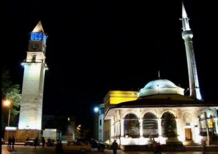 Meta uron besimtarët: Gëzuar Muajin e Bekuar të Ramazanit, kohë reflektimi dhe shprese për çdo familje shqiptare