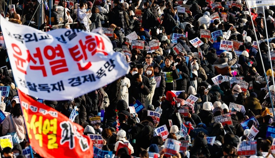 'Model për historinë njerëzore': Koreanët e Jugut që bllokuan ligjin ushtarak nominohen për çmimin Nobel