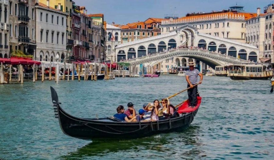 Po planifikoni pushime në Evropë këtë vit? Të gjitha taksat e reja turistike të vitit 2026, të shpjeguara