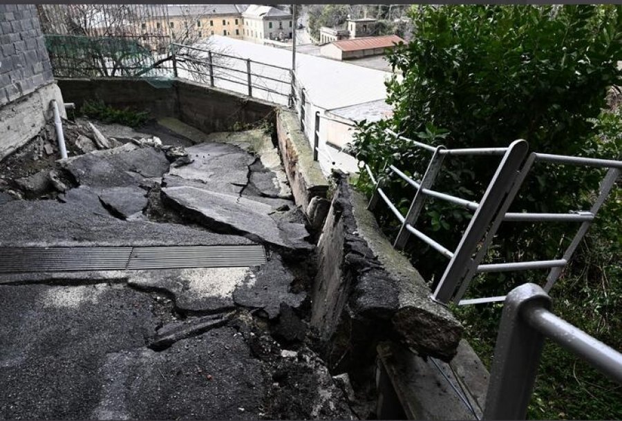 Shembet një mur në Xhenova, 42 persona të zhvendosur nga banesat