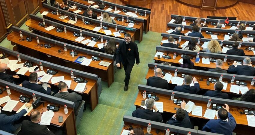 Deputeti Behrami: PDK në pesë vitet e fundit ka rekomanduar mbi 350 amandamente, asnjë nuk ka kaluar