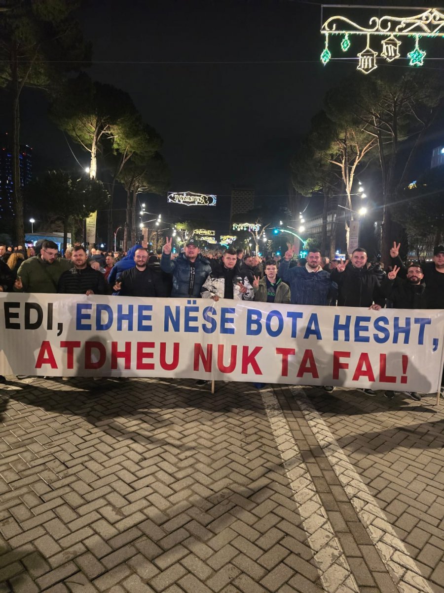 Edi, edhe nëse bota hesht, Atdheun nuk ta fal!
