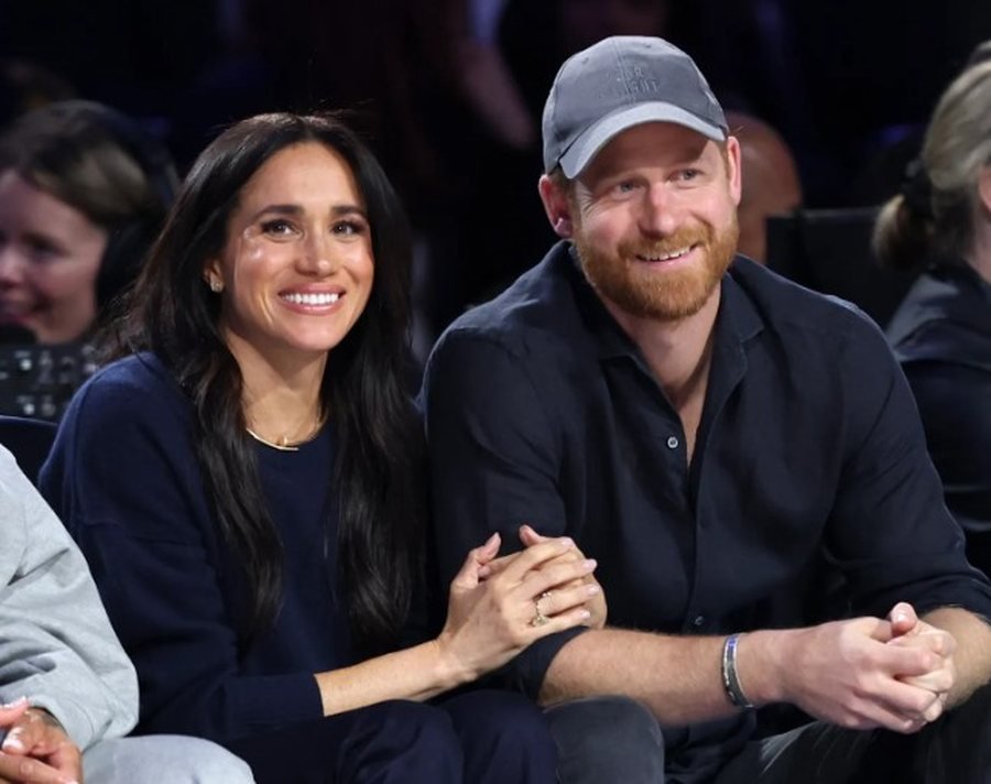 Meghan Markle vërtetoi se këto xhinse janë më të mirat për daljet e thjeshta