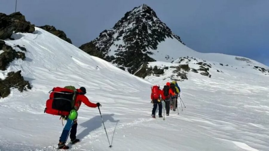 Partnerja vdiq nga i ftohti teksa ngjiteshin në mal, alpinisti shpallet fajtor për vrasje nga pakujdesia
