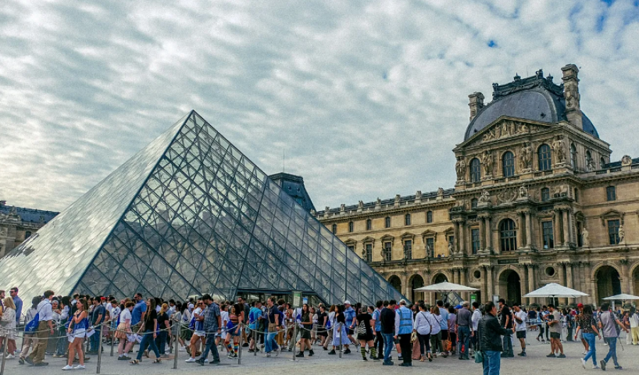 Franca priti një numër rekord vizitorësh në vitin 2025, duke ruajtur titullin e vendit më të vizituar në botë