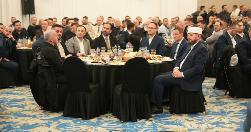 Iftari i Shefqet Krasniqi bashkë pozitë e opozitë, ja politikanët që ishin prezent