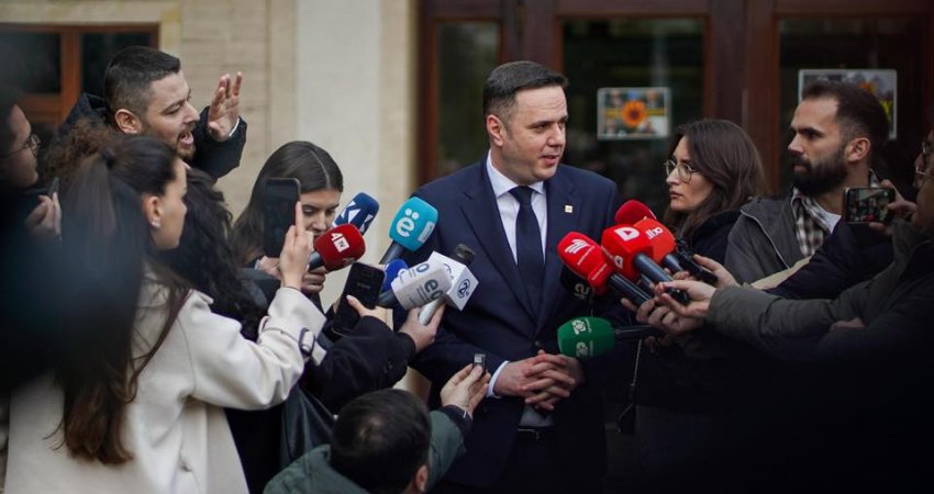Abdixhiku shkruan pas takimit me Kurtin: Presidenca s’duhet të jetë vazhdim i shumicës