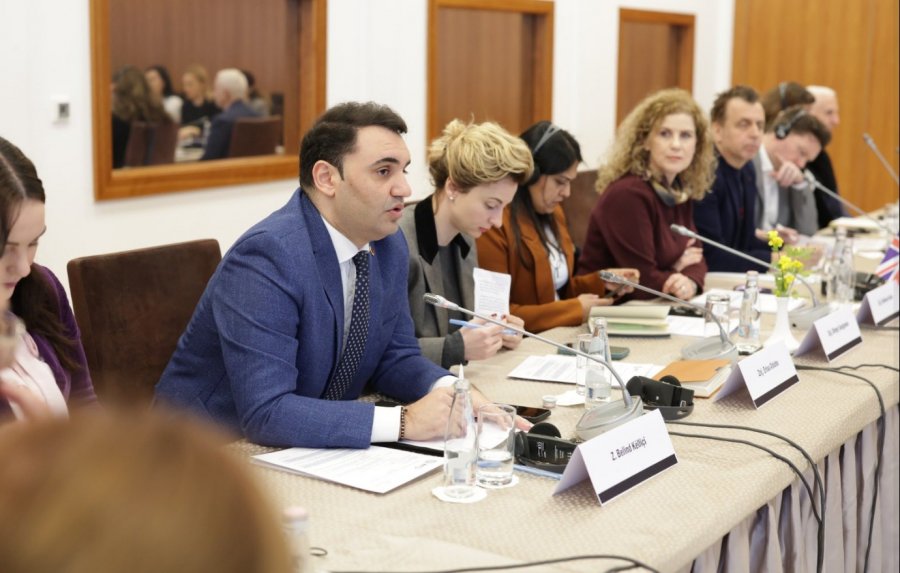 'Ndryshimi politik, zgjidhja e vetme'/ Këlliçi: Të rinjtë largohen, qeveria injoron krizën e shpopullimit