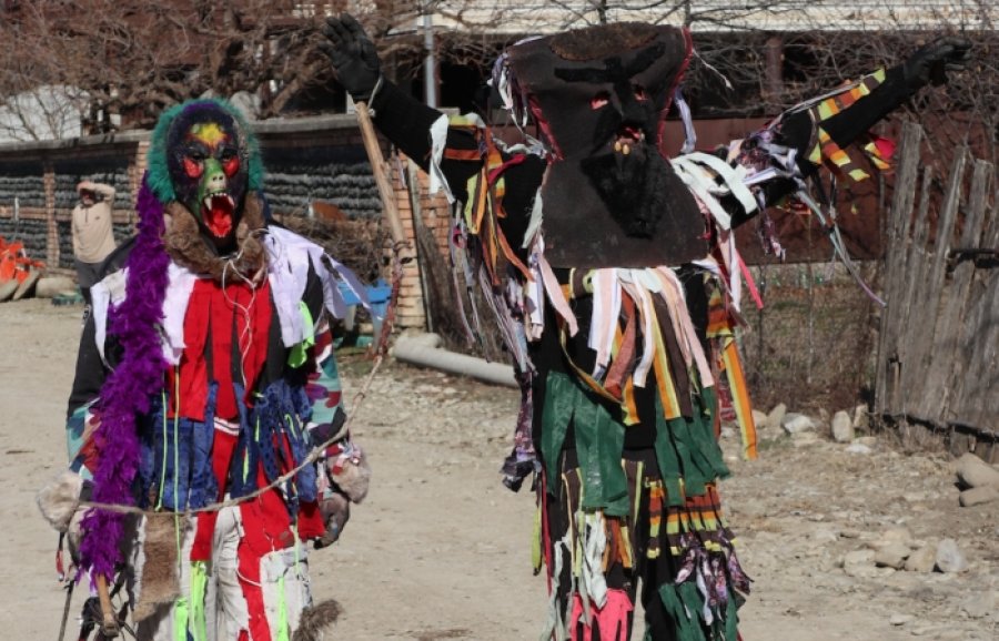 Fshati i Gjeorgjisë ringjall Berikaobën, një festival i lashtë pagan pranveror