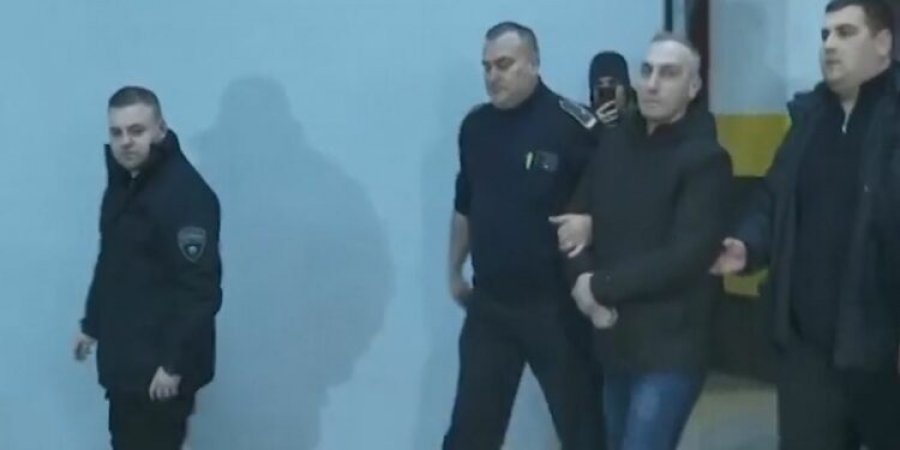 Artan Grubi lihet në arrest shtëpie/ Gjykata: Në burg i rrezikohet siguria