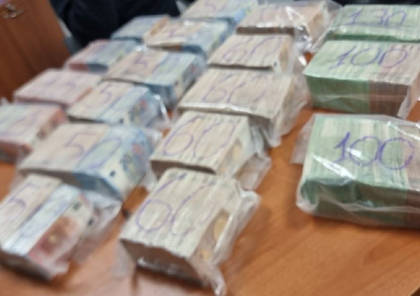 Kapen rreth 1 milion euro të padeklaruara në pikëkalimin kufitar Merdare