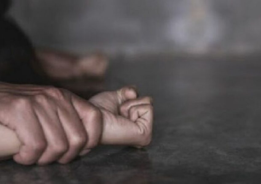 'Nëna e dinte që babai më përdhunonte'/ Shqiptari abuzoi seksualisht me të renë në Greqi, trondit e bija: Ka ndodhur edhe me mua