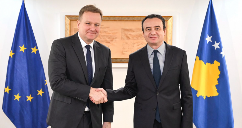 Sorensen shkruan për takimet me Kurtin dhe Konjufcën, tregon për temat që folën