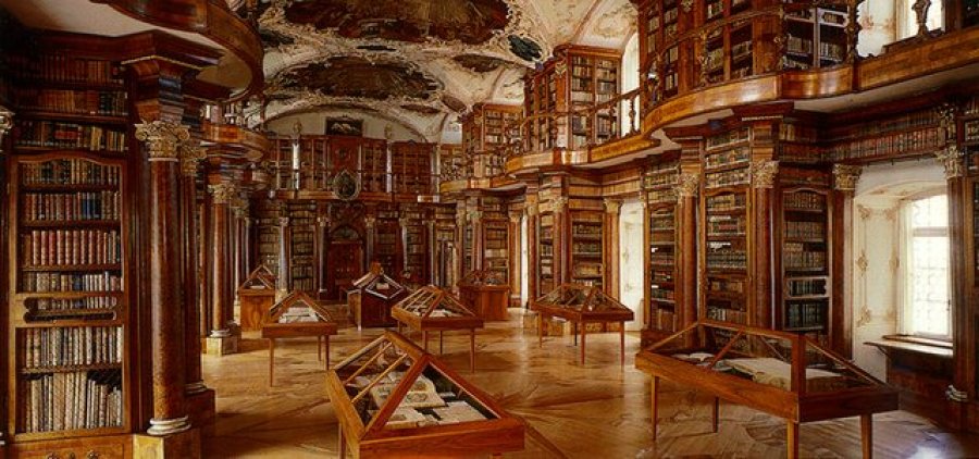 Kjo është biblioteka The Abbey Library of St. Gallen me mbi 1300 vite histori
