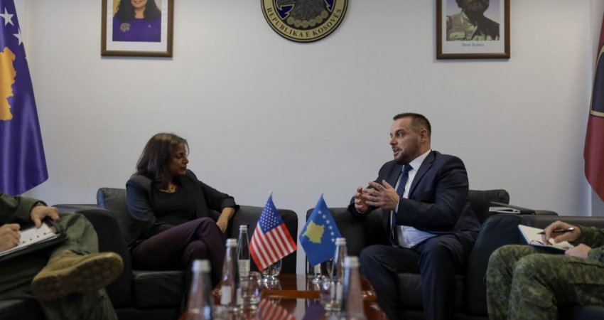 Ambasada e SHBA: Partneriteti ynë në mbrojtje avancon vetëmbështetjen e Kosovës