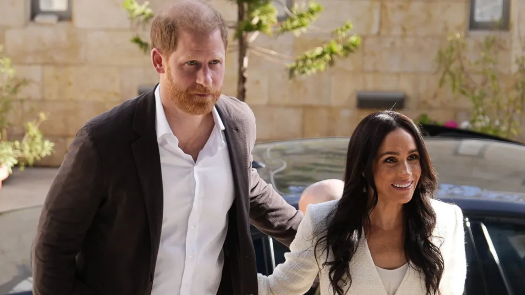 Harry dhe Meghan mbërrijnë në Lindjen e Mesme për samitin mbi nevojat e refugjatëve