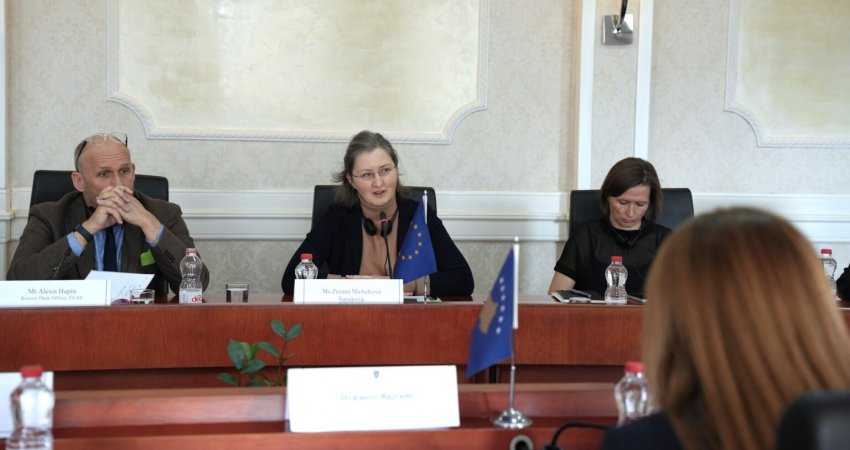 Bajrami i kërkon zyrtares së BE’së heqjen e plotë të masave të masave ndaj Kosovës