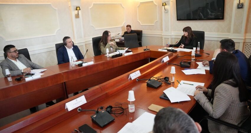 Haxhiu takon kryetarët e grupeve parlamentare lidhur me formimin e delegacioneve të Kuvendit