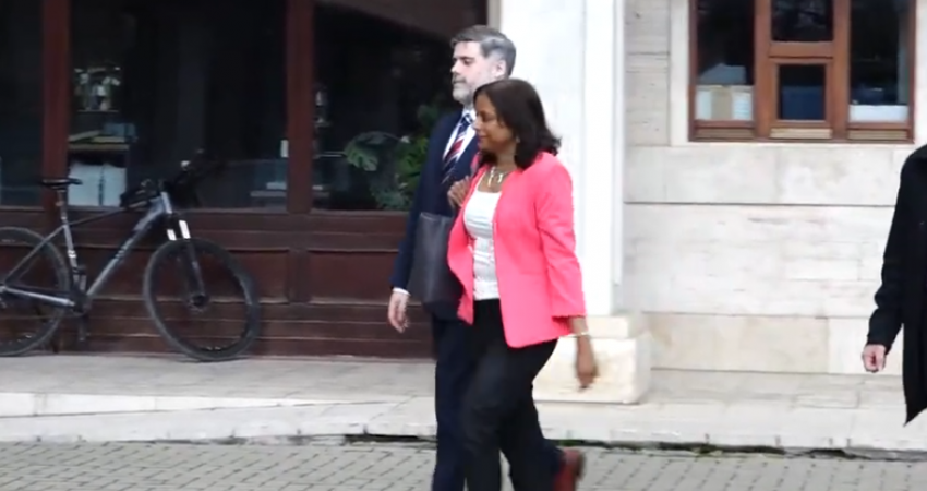 Përfundoi takimin me Osmanin, Prattipati s’deklarohet për media