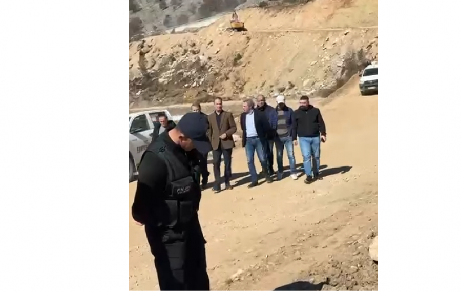 Deputetët e PD vizitojnë Baks-Rrjollit për të mbështetur rezistencën e banorëve