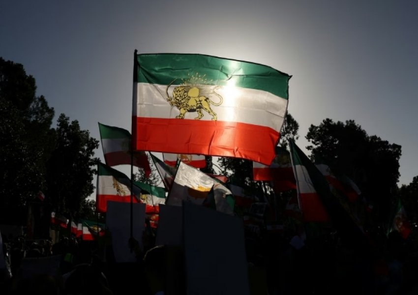 Britania tërheq stafin nga ambasada e saj në Iran për shkak të sulmeve të mundshme të SHBA-së