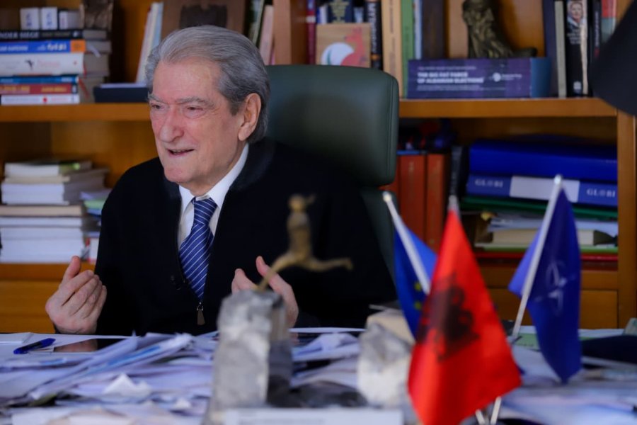 ‘15 mijë lekë të vjetra ndihmë ekonomike’/ Berisha: Ftoj çdo student të ngrihet në këtë kryengritje paqësore