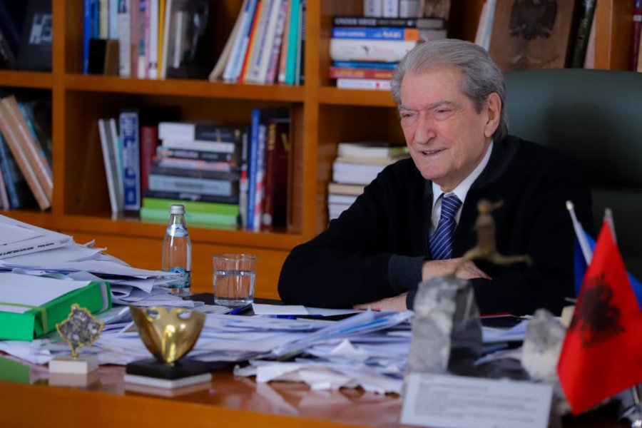 Berisha: Rikthimi i të rinjve shqiptarë në vendin e tyre do të jetë politikë kryesore e programit tonë