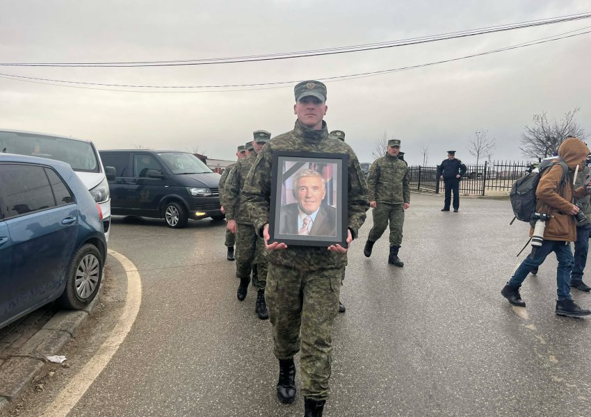 FOTO/ Përcillet për në banesën e fundit ish-kryetari i Kuvendit të Kosovës