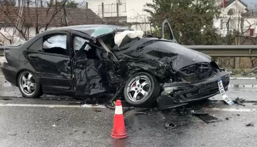 EMRAT - Aksident në Lezhë/ Humb jetën çifti i bashkëshortëve, burri polic. Plagoset nëna me fëmijën