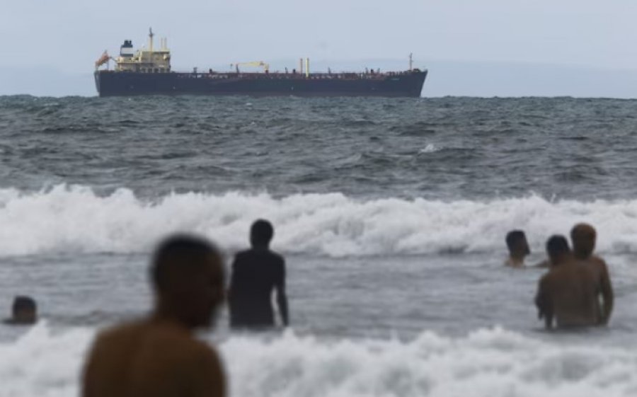 Dhjetëra cisterna nafte u larguan nga Venezuela duke thyer bllokadën e SHBA-së