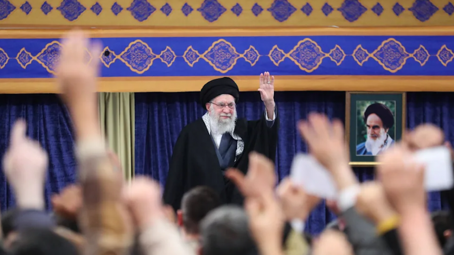 Mullahu Suprem i Iranit po planifikon arratisjen në Moskë bashkë me familjen