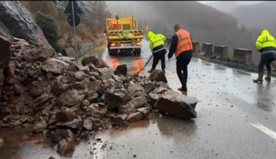 Probleme në rrugën nacionale Burrel - Skurraj, vështirësohet qarkullimi i mjeteve