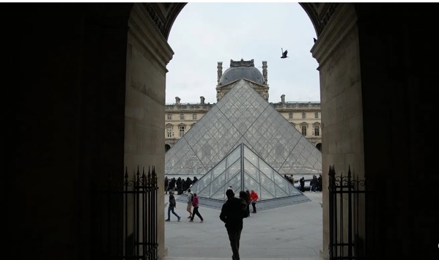 Greva e re në Muzeun e Luvrit në Paris çon në mbyllje të pjesshme, ndërsa stafi proteston për kushtet e punës