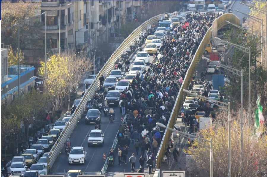 Protestat në Iran nuk po qetësohen: numri i të vdekurve dhe të arrestuarve po rritet