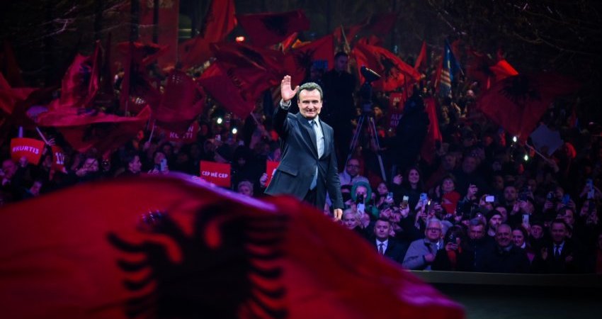 Albin Kurti bëhet “baba i Kosovës”, kalon 400 mijë vota dhe thellon fitoren e Vetëvendosjes
