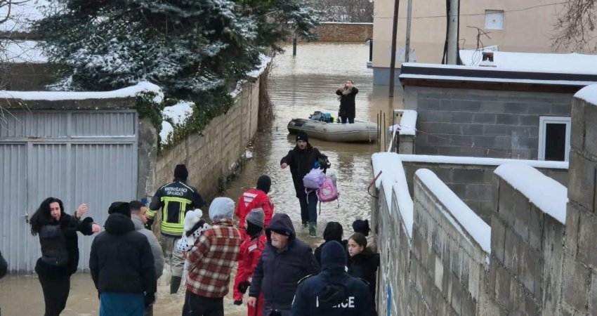 Vërshimet e ujit, evakuohen disa banorë nga Lagja e “Boshnjakëve” në Mitrovicë