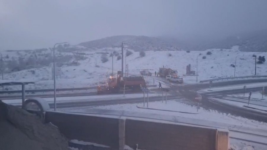 Reshje shiu dhe dëbore në Elbasan, ja si paraqitet situata e motit në të gjithë Qarkun