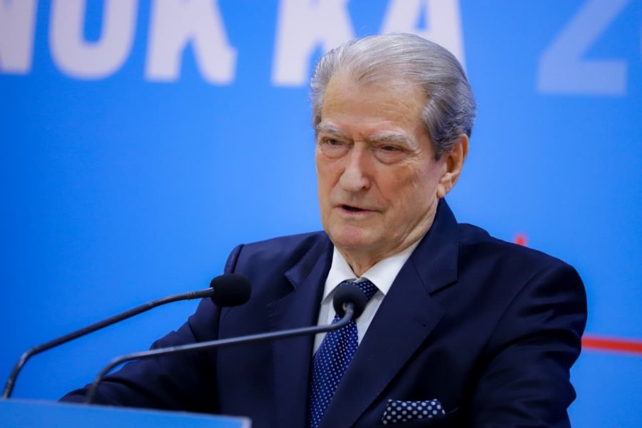 Berisha: Edi Rama po bën gjithçka që baxhanaku i tij të mos shpallet person në kërkim si person i akuzuar për krime të rënda