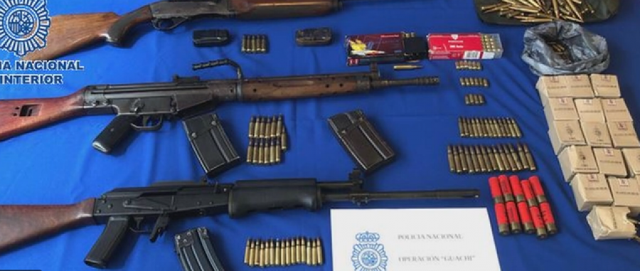 Po ruanin një ton hashash me armë kallashnikov, arrestohen dy shqiptarë në Spanjë