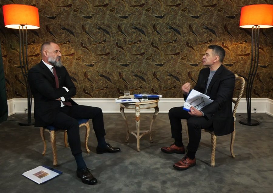 Censura/ TV kombëtare nxijnë ekranin për denoncimet e Arben Ahmetajt