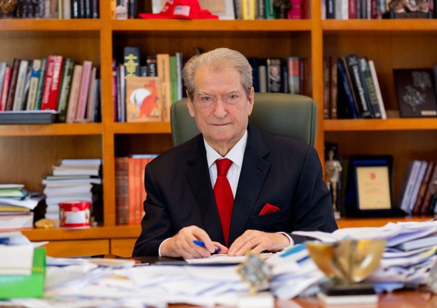 Berisha publikon pamje nga Durrësi: 6 ditë pas përmbytjeve qytetarët ende nën ujë