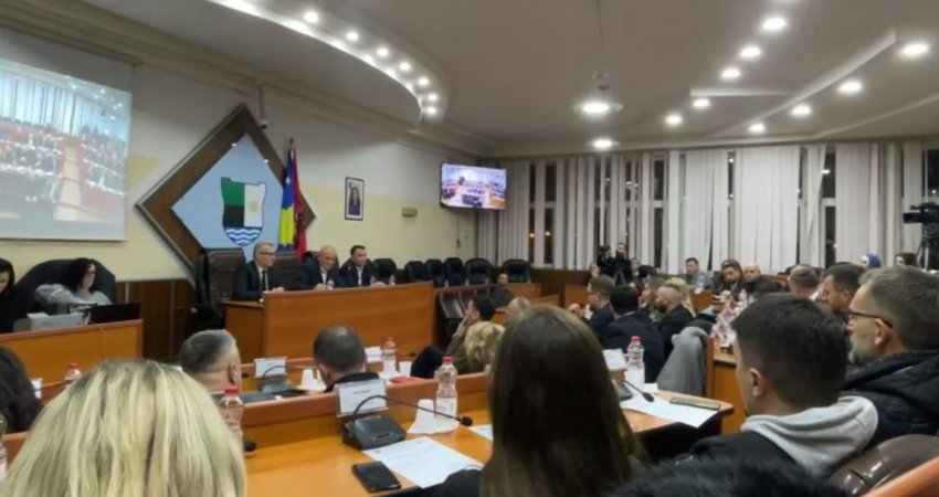 Safet Kamberi zgjedhet Kryesues i Kuvendit Komunal të Mitrovicës pas seancës së jashtëzakonshme